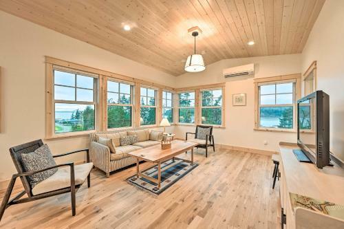 Scenic Bay-view Cottage Private Beach Access