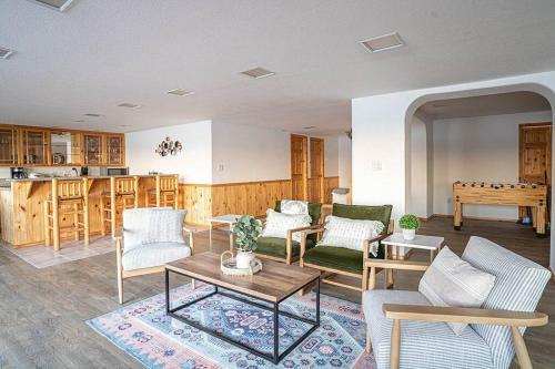 Oceanfront Retreat Mount Rainierking Bedgames