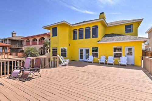 Prismatic Padre Island Escape On Canal Front!