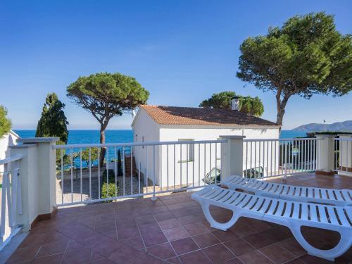 Apartment Palmiers III Llan��
