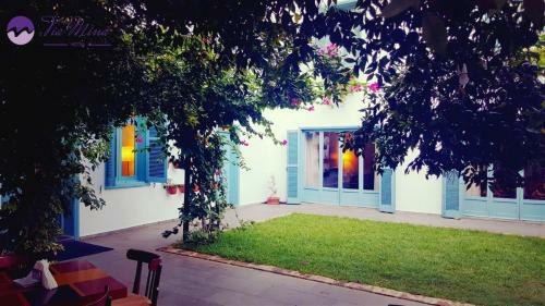 Via Mina Hotel