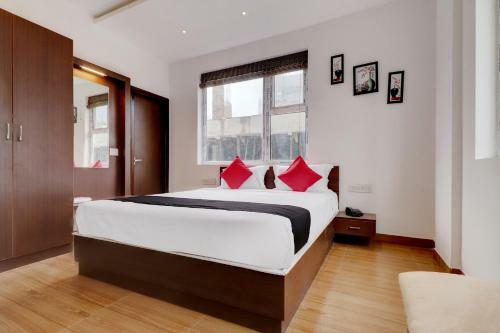 Capital O 43639 Hotel Sri Alok Park