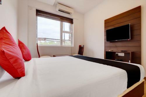 Capital O 43639 Hotel Sri Alok Park