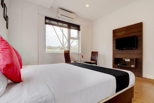 Capital O 43639 Hotel Sri Alok Park
