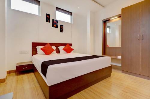 Capital O 43639 Hotel Sri Alok Park