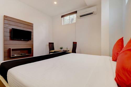 Capital O 43639 Hotel Sri Alok Park