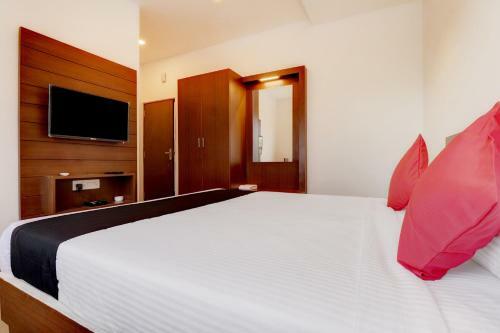 Capital O 43639 Hotel Sri Alok Park