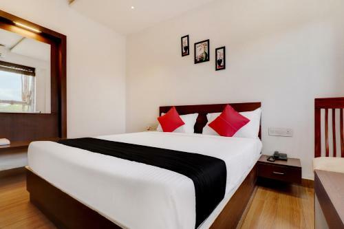 Capital O 43639 Hotel Sri Alok Park