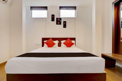 Capital O 43639 Hotel Sri Alok Park