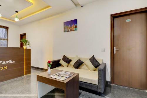 Capital O 43639 Hotel Sri Alok Park