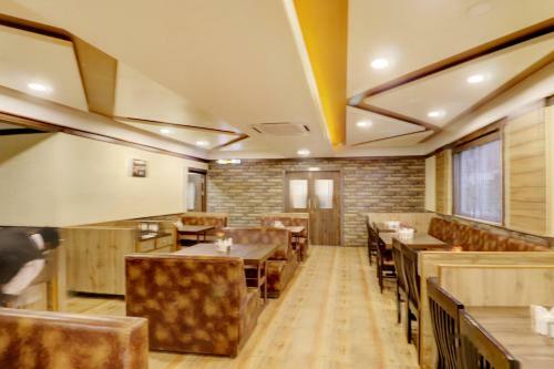 Capital O 43639 Hotel Sri Alok Park