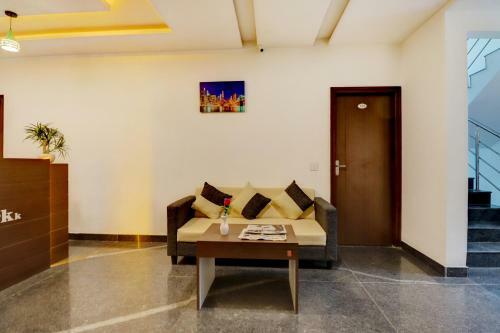 Capital O 43639 Hotel Sri Alok Park