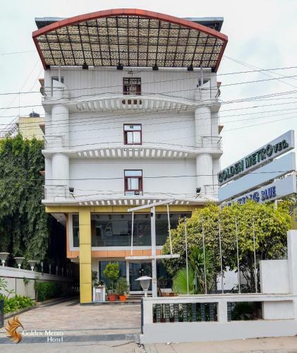 Golden Metro Hotel