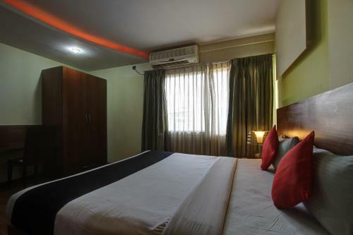 Townhouse Oak Hotel U T Elite