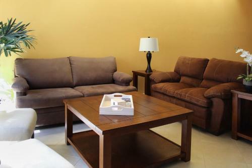 Casa Ejecutiva Excelente Ubicaci�n Moderna Acogedora Y Amplia