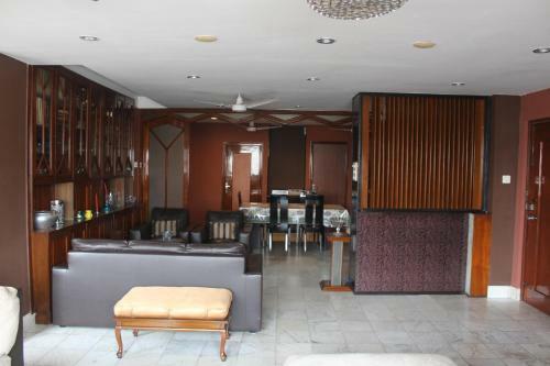 Service Apartment, Park Street, Calcutta
