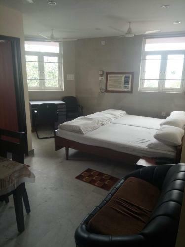 Service Apartment, Park Street, Calcutta