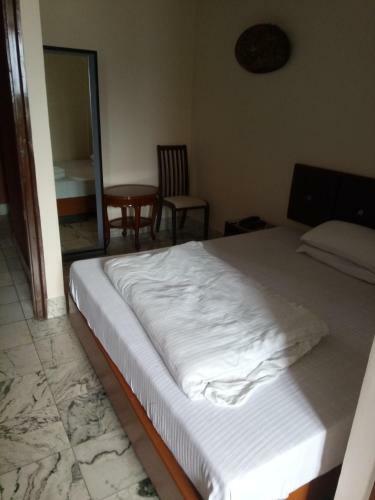 Service Apartment, Park Street, Calcutta