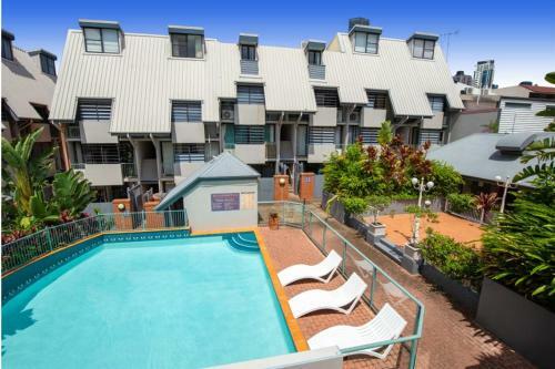 Luxurious Central Apartment W/ Free Park And Pool