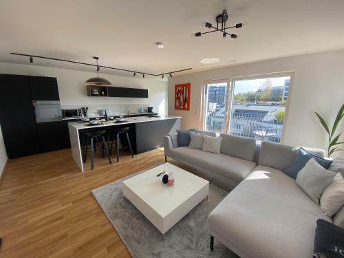 Apartamento 2bd Designer Apt. 134m2 In Strassen
