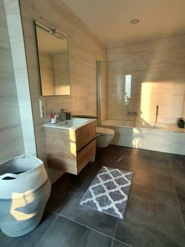 Apartamento 2bd Designer Apt. 134m2 In Strassen