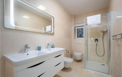 Nice Home In Bilice With 3 Bedrooms