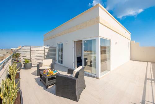 Hostal George's Boutique Living