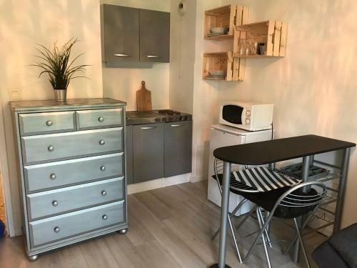 Apartamento Studio Entre La Place Des 5 Cantons Et La Plage