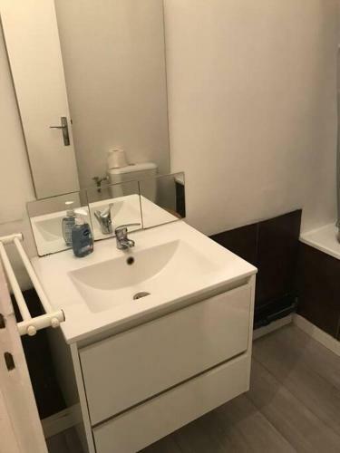 Apartamento Studio Entre La Place Des 5 Cantons Et La Plage