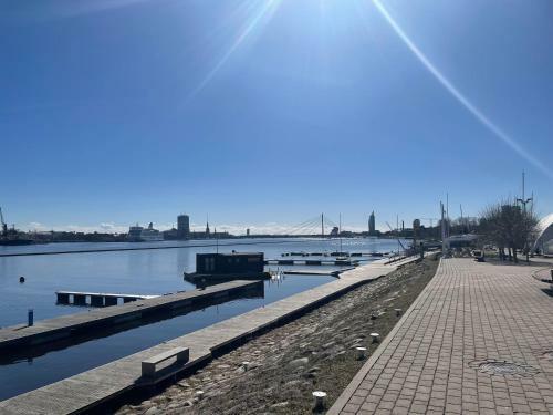 Beautiful 2 Bedroom Apartment 5 Min From Center