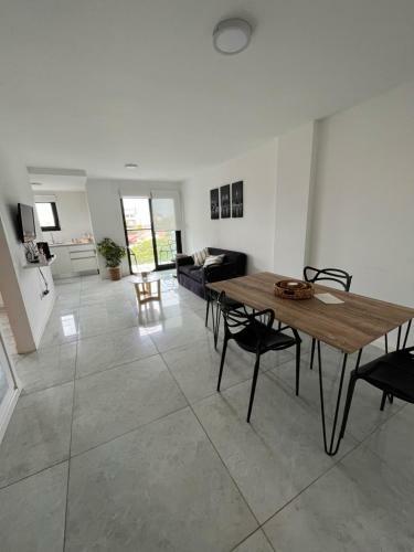 Apartamento Departamento De 2 Ambientes Con Cochera Privada