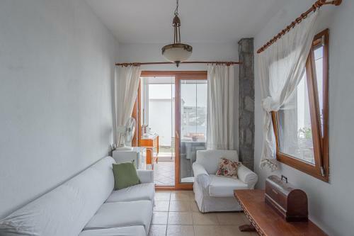 3 Br Villa With A Lovely Garden Gundog?an