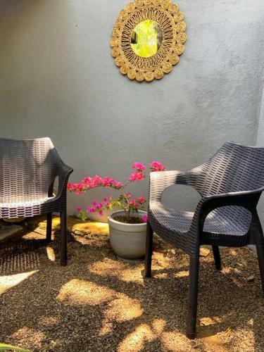 Hiriketiya Enclave With Private Yard And Kitchen.