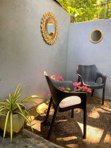 Hiriketiya Enclave With Private Yard And Kitchen.