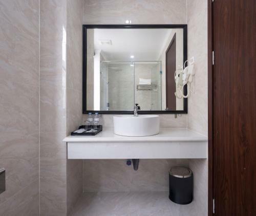 Holiday Hotel Halong Bay