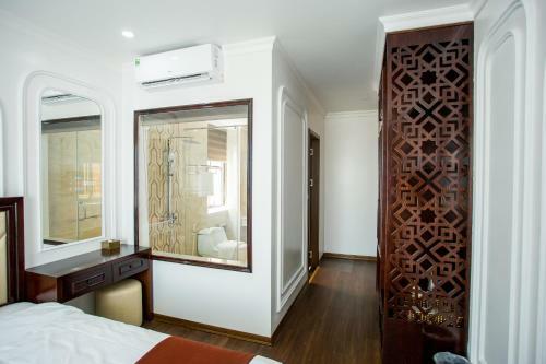 Holiday Hotel Halong Bay