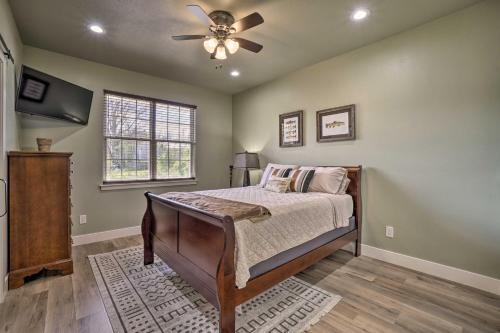Modern Retreat With Deck Walk To White River!