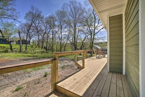 Modern Retreat With Deck Walk To White River!
