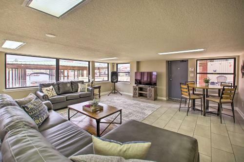 Lakefront Hot Springs Home With Grill And 2 Docks