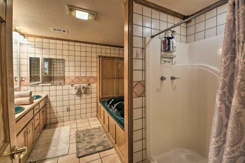 Lakefront Hot Springs Home With Grill And 2 Docks