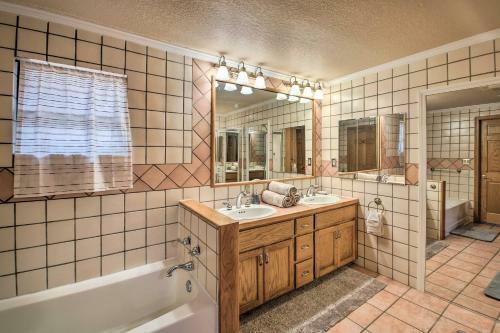 Lakefront Hot Springs Home With Grill And 2 Docks