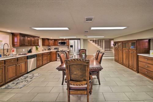 Lakefront Hot Springs Home With Grill And 2 Docks