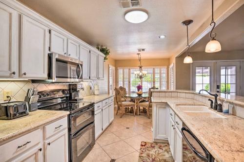 Peaceful Glendale Home With Yard, Patio And Pool!