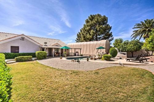 Peaceful Glendale Home With Yard, Patio And Pool!