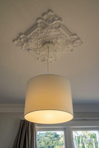 Villa Ivy Cottage - Stylish, Spacious & Near Amenities