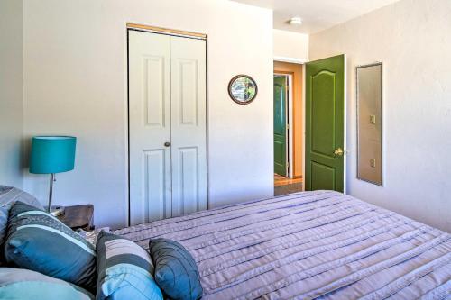 Inviting Big Bear Retreat With Hot Tub And Fire Pit!