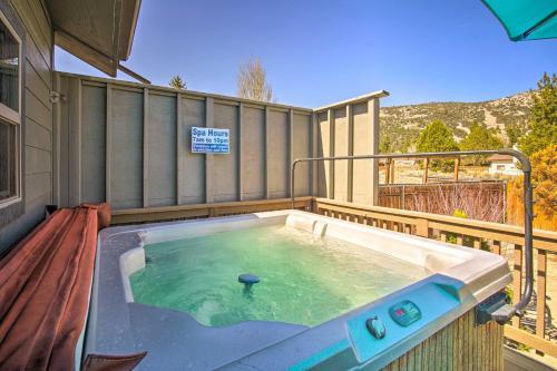 Inviting Big Bear Retreat With Hot Tub And Fire Pit!