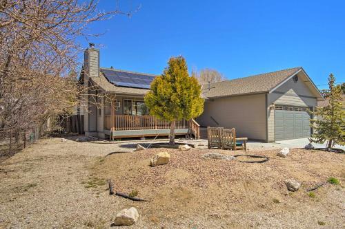 Inviting Big Bear Retreat With Hot Tub And Fire Pit!