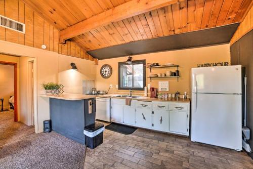 Welcoming Big Bear Home With Deck And Tree Views