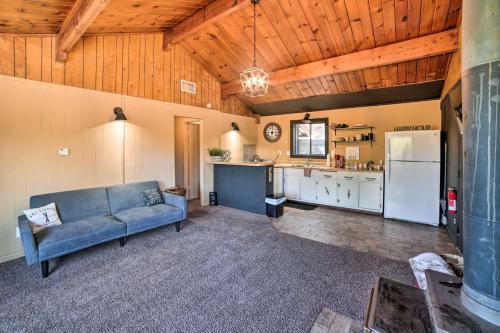 Welcoming Big Bear Home With Deck And Tree Views